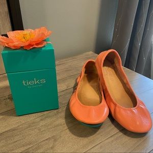 Peach Poppy Tieks Size 10